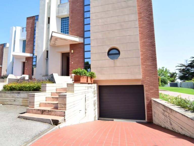 CHRISTINELS-VILLA-19