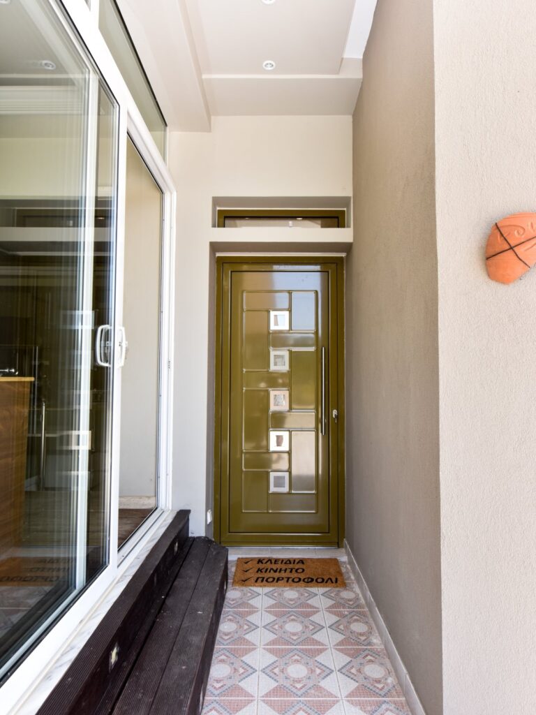 Eleon-Arial-Studio-1