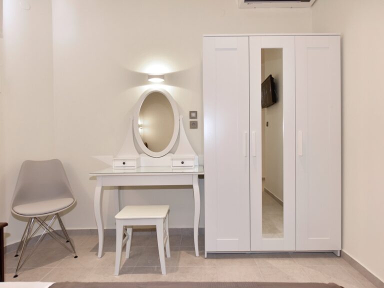 Eleon-Arial-Studio-3