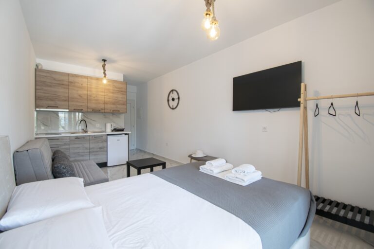 Nikiti-Central-Suite-5-8